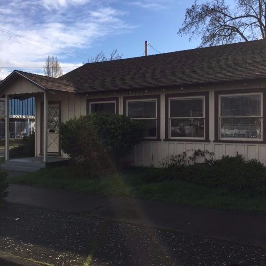 Commercial and residential property (two- in-one)- perfect for either and/or both! Large living room, 3 bedrooms, plus kitchen, full bath, half bath and laundry. Perfect location for a business, residence, or both! with lots of parking - great investment for a rental in this tight rental market. Lots of potential!