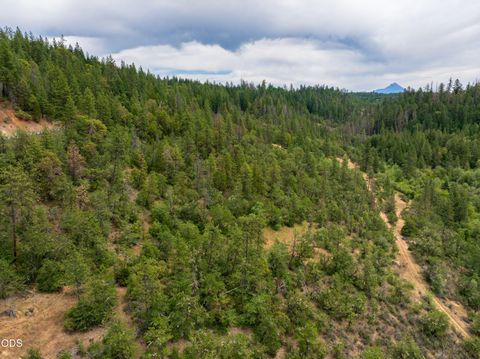 Tiny photo for 11598 Butte Falls Highway, Eagle Point, OR 97524 (MLS # 220224205)