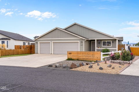 Photo of 233 Center Ridge Drive, Culver, OR 97734 (MLS # 220229156)
