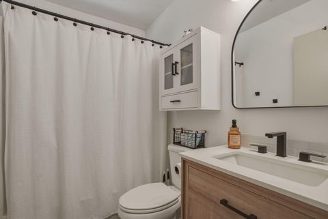 Tiny photo for 55601 Swan Road, Bend, OR 97707 (MLS # 220217539)