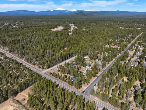 Tiny photo for 55601 Swan Road, Bend, OR 97707 (MLS # 220217539)