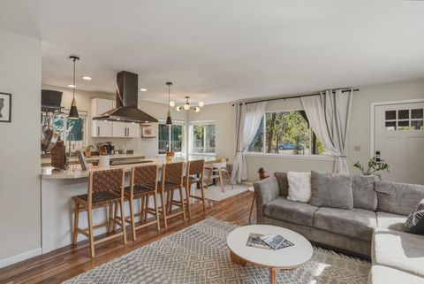 Tiny photo for 55601 Swan Road, Bend, OR 97707 (MLS # 220217539)