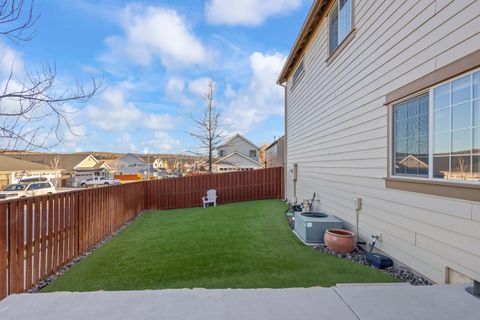 Tiny photo for 1398 NE Carson Street, Prineville, OR 97754 (MLS # 220213295)