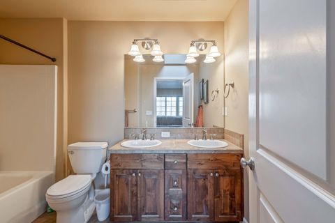 Tiny photo for 1398 NE Carson Street, Prineville, OR 97754 (MLS # 220213295)