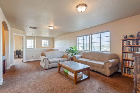 Tiny photo for 1398 NE Carson Street, Prineville, OR 97754 (MLS # 220213295)