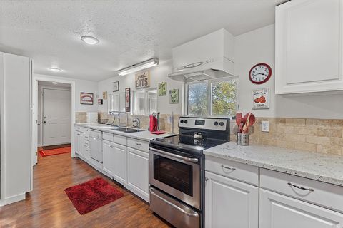 Tiny photo for 6995 Monument Drive, Grants Pass, OR 97526 (MLS # 220211135)