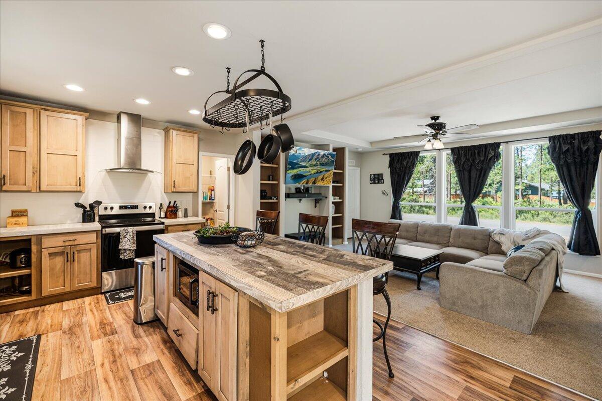 Bend, Oregon 97707, United States, 3 Bedrooms Bedrooms, ,2 BathroomsBathrooms,Residential,Active,60926