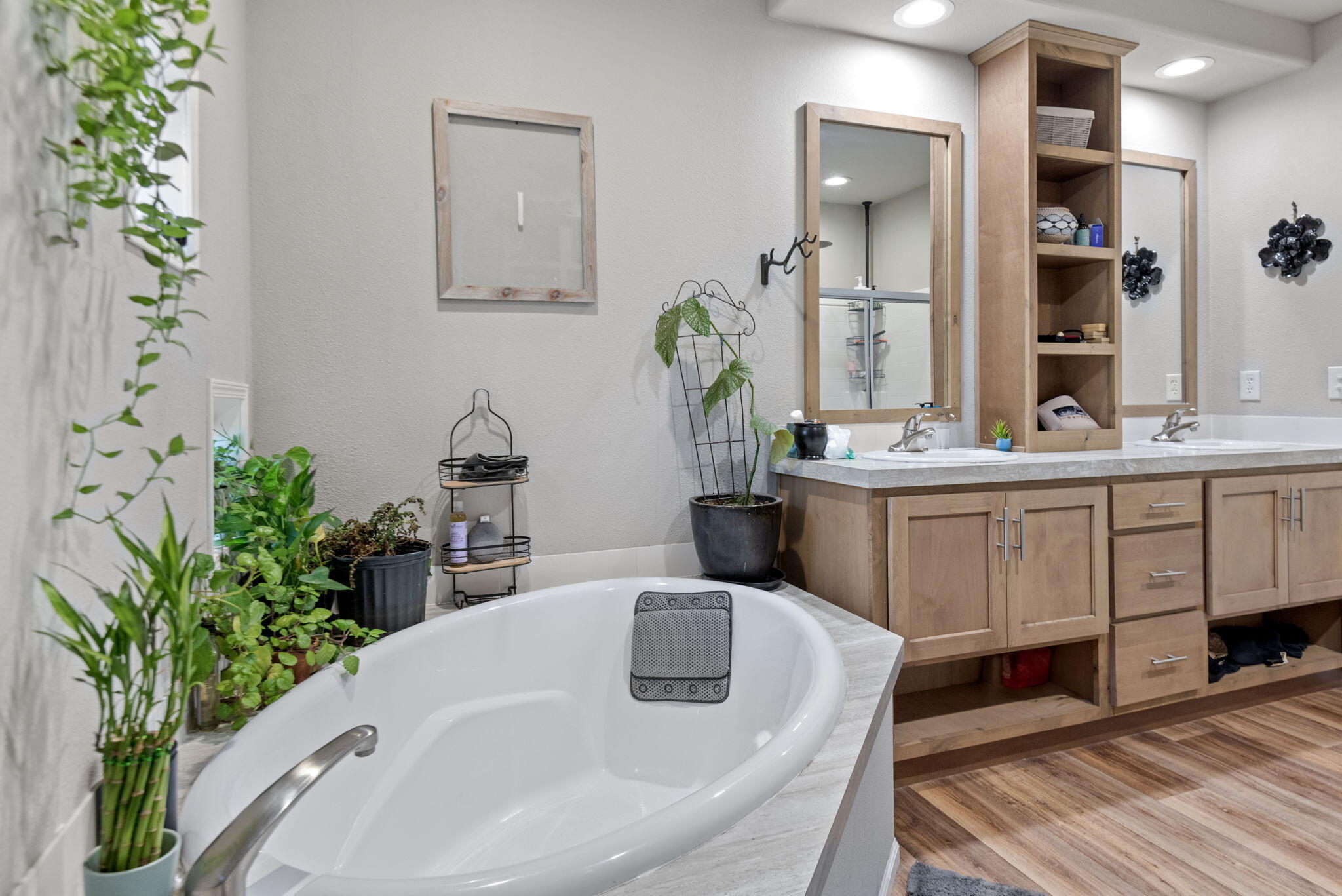 Bend, Oregon 97707, United States, 3 Bedrooms Bedrooms, ,2 BathroomsBathrooms,Residential,Active,60926