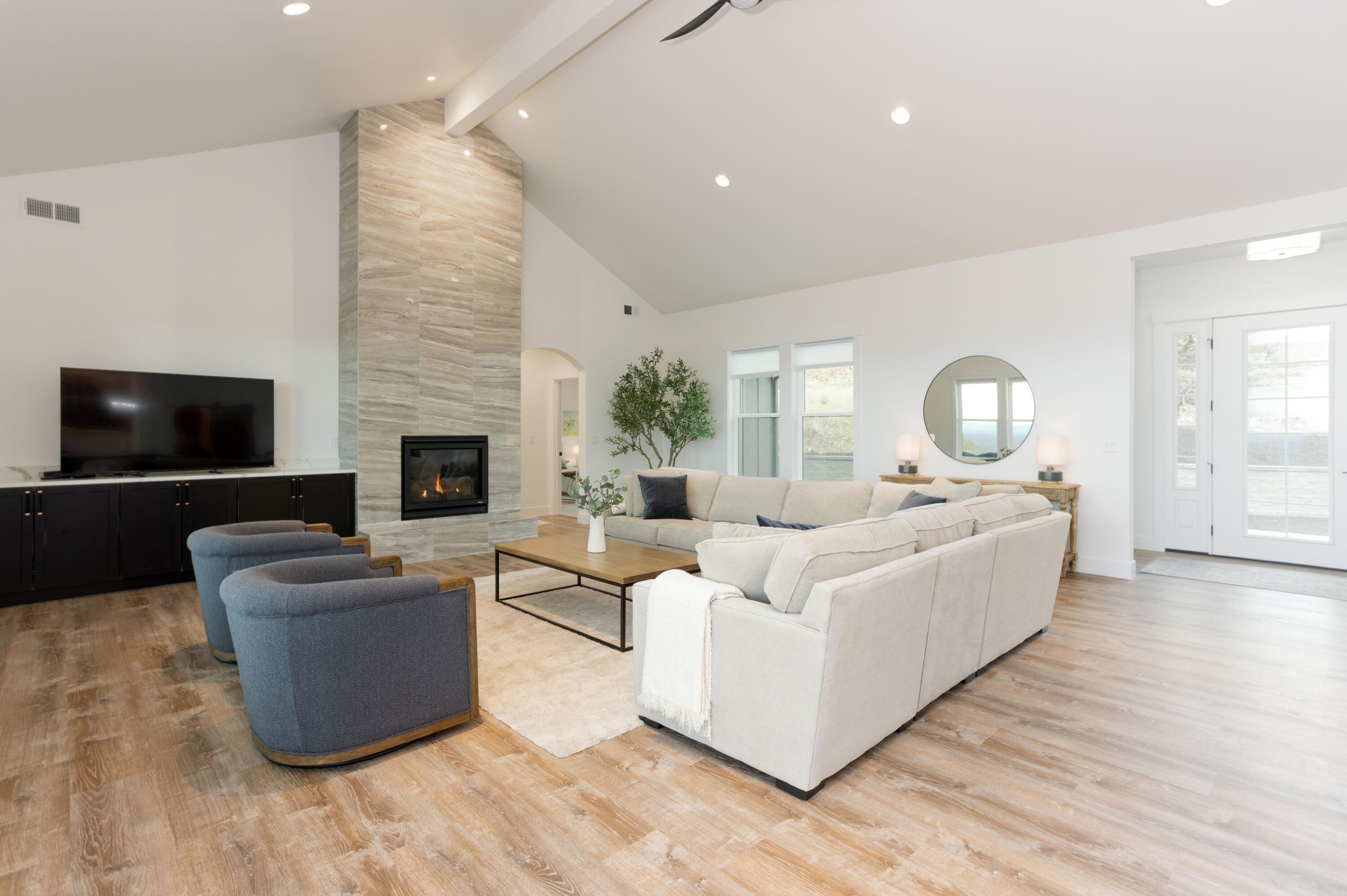 13646 SW Meadowlark Lane