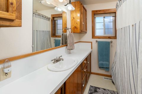 Tiny photo for 16631 Serpentine Drive, La Pine, OR 97739 (MLS # 220196555)