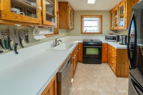 Tiny photo for 16631 Serpentine Drive, La Pine, OR 97739 (MLS # 220196555)