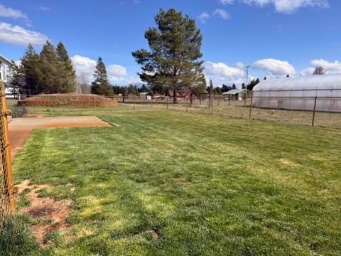 Tiny photo for 16631 Serpentine Drive, La Pine, OR 97739 (MLS # 220196555)