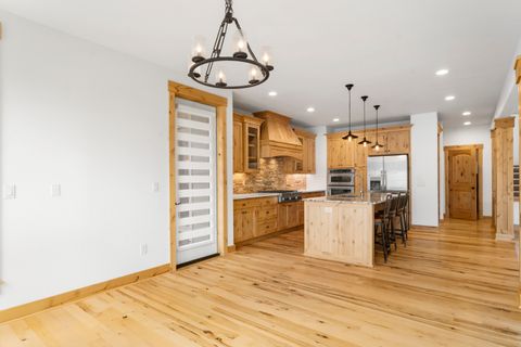 Tiny photo for 10276 Sundance Ridge Loop, Redmond, OR 97756 (MLS # 220219480)