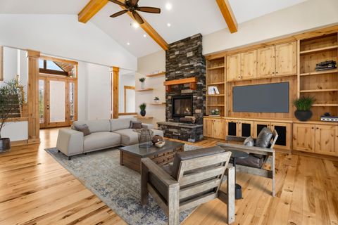 Tiny photo for 10276 Sundance Ridge Loop, Redmond, OR 97756 (MLS # 220219480)