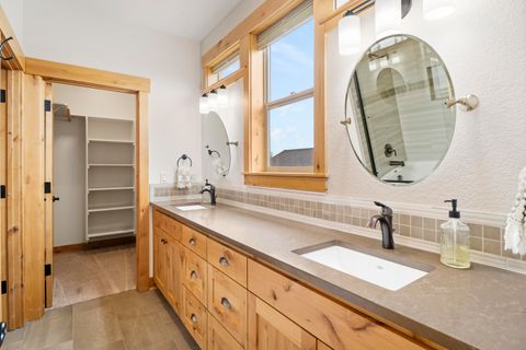 Tiny photo for 10276 Sundance Ridge Loop, Redmond, OR 97756 (MLS # 220219480)