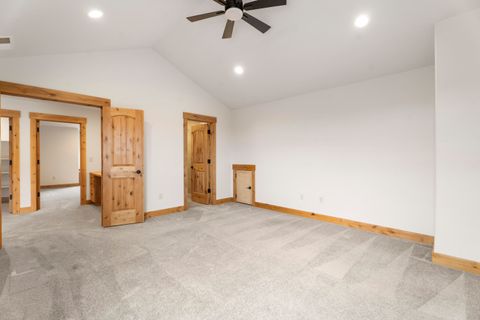 Tiny photo for 10276 Sundance Ridge Loop, Redmond, OR 97756 (MLS # 220219480)