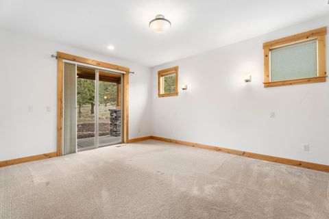 Tiny photo for 10276 Sundance Ridge Loop, Redmond, OR 97756 (MLS # 220219480)
