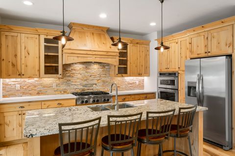 Tiny photo for 10276 Sundance Ridge Loop, Redmond, OR 97756 (MLS # 220219480)