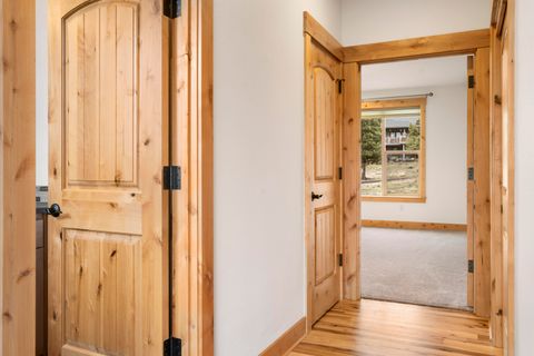 Tiny photo for 10276 Sundance Ridge Loop, Redmond, OR 97756 (MLS # 220219480)