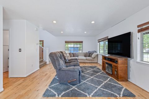 Tiny photo for 145046 Ringo Court, La Pine, OR 97739 (MLS # 220216515)