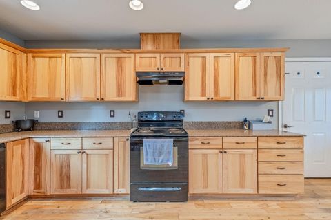 Tiny photo for 145046 Ringo Court, La Pine, OR 97739 (MLS # 220216515)