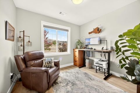 Tiny photo for 4433 Merlot Court, Medford, OR 97504 (MLS # 220211241)