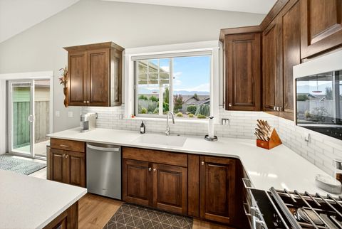 Tiny photo for 4433 Merlot Court, Medford, OR 97504 (MLS # 220211241)