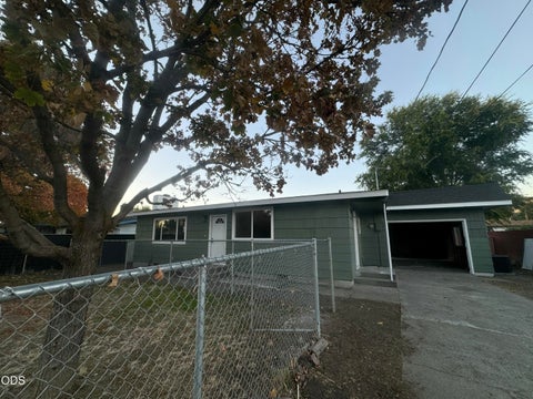 Photo of 5831 Mack Avenue, Klamath Falls, OR 97603 (MLS # 220229892)