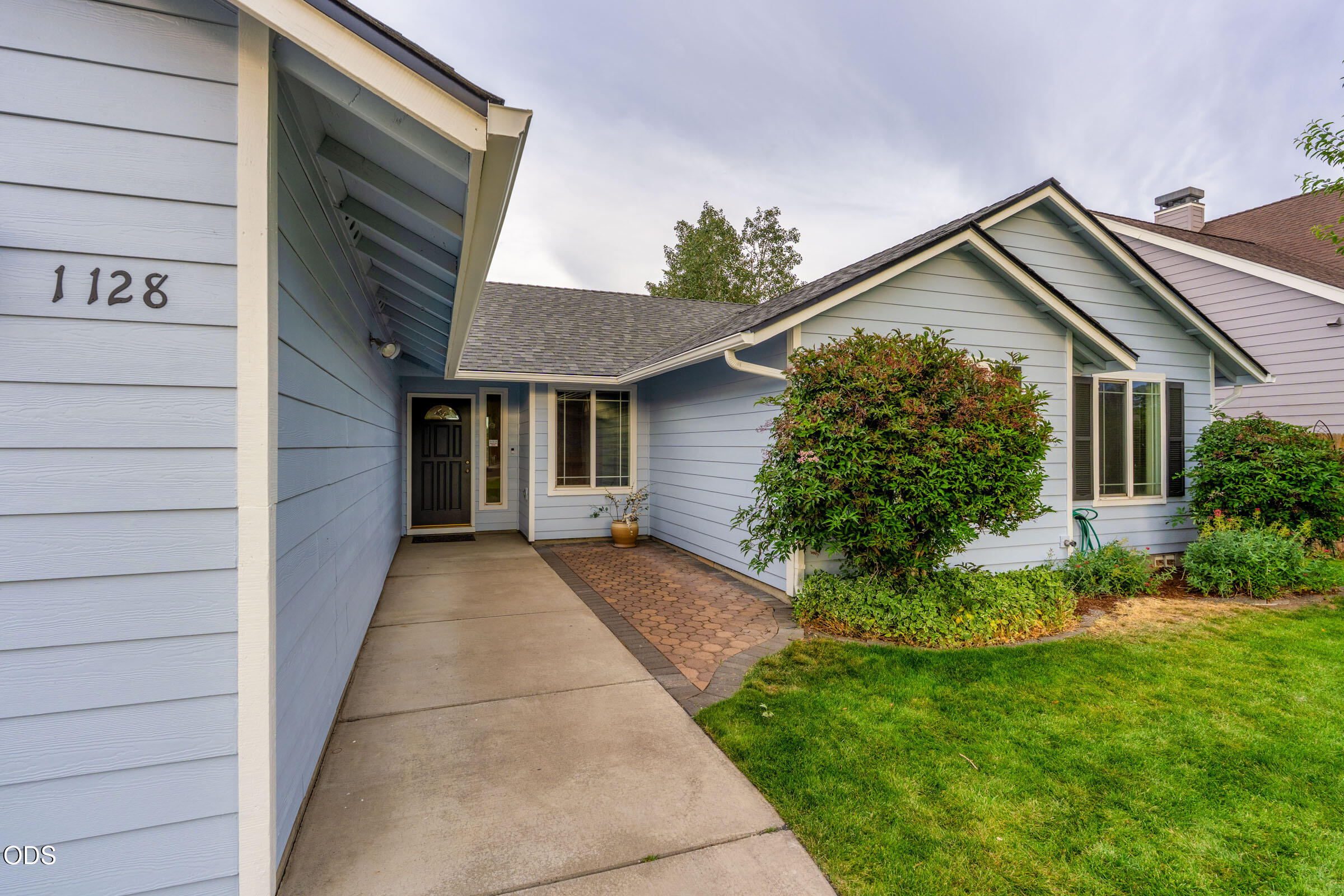 1128 SW Rimrock Way