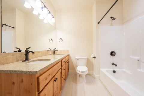 Tiny photo for 1752 NW Upas Avenue, Redmond, OR 97756 (MLS # 220212245)