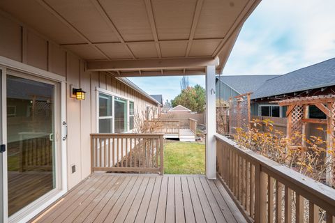 Tiny photo for 1752 NW Upas Avenue, Redmond, OR 97756 (MLS # 220212245)