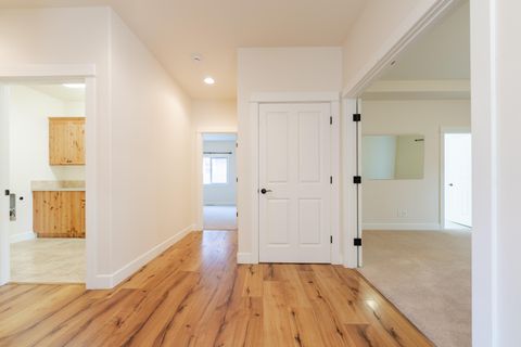 Tiny photo for 1752 NW Upas Avenue, Redmond, OR 97756 (MLS # 220212245)