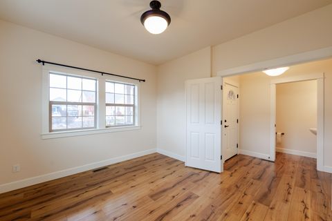 Tiny photo for 1752 NW Upas Avenue, Redmond, OR 97756 (MLS # 220212245)