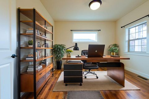 Tiny photo for 1752 NW Upas Avenue, Redmond, OR 97756 (MLS # 220212245)