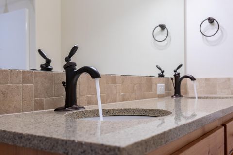 Tiny photo for 1752 NW Upas Avenue, Redmond, OR 97756 (MLS # 220212245)