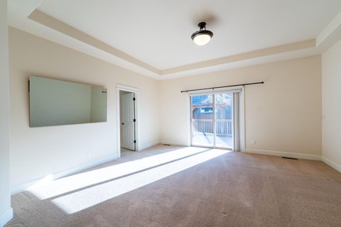 Tiny photo for 1752 NW Upas Avenue, Redmond, OR 97756 (MLS # 220212245)