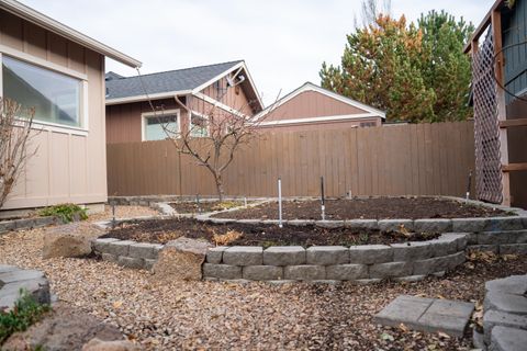 Tiny photo for 1752 NW Upas Avenue, Redmond, OR 97756 (MLS # 220212245)