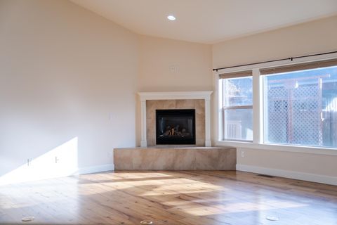 Tiny photo for 1752 NW Upas Avenue, Redmond, OR 97756 (MLS # 220212245)