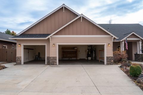 Tiny photo for 1752 NW Upas Avenue, Redmond, OR 97756 (MLS # 220212245)