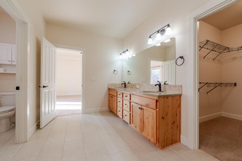 Tiny photo for 1752 NW Upas Avenue, Redmond, OR 97756 (MLS # 220212245)