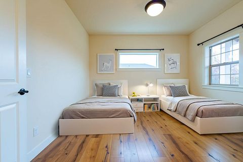 Tiny photo for 1752 NW Upas Avenue, Redmond, OR 97756 (MLS # 220212245)