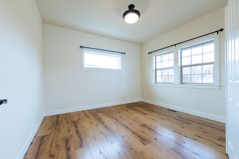 Tiny photo for 1752 NW Upas Avenue, Redmond, OR 97756 (MLS # 220212245)