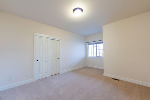 Tiny photo for 1752 NW Upas Avenue, Redmond, OR 97756 (MLS # 220212245)