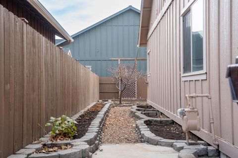 Tiny photo for 1752 NW Upas Avenue, Redmond, OR 97756 (MLS # 220212245)