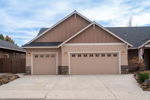 Tiny photo for 1752 NW Upas Avenue, Redmond, OR 97756 (MLS # 220212245)