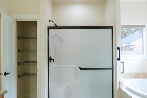 Tiny photo for 1752 NW Upas Avenue, Redmond, OR 97756 (MLS # 220212245)