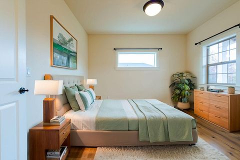 Tiny photo for 1752 NW Upas Avenue, Redmond, OR 97756 (MLS # 220212245)