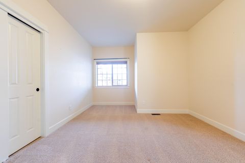 Tiny photo for 1752 NW Upas Avenue, Redmond, OR 97756 (MLS # 220212245)