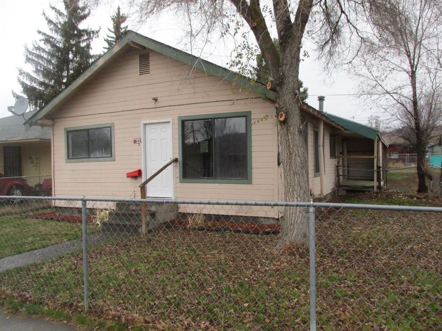 Come and take a look at this tri-plex today! This tri-plex has one 3 bedroom 2 bath unit and two 1 bedroom 1 bath units. Located in Mills Addition not far from shopping. This is a Homepath property.