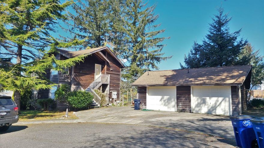 An awesome duplex in desirable area close to Harris Beach! Two story duplex with separate meters, near the end of a quiet cul-de-sac. 2 Bedroom 1 Bath each unit. Brand new 30 year roof. Newer laminate flooring. Detached two car garage. One garage per tenant with their own washer and dryer hookups. Beautiful ocean views. A nice income opportunity near town and restaurants.